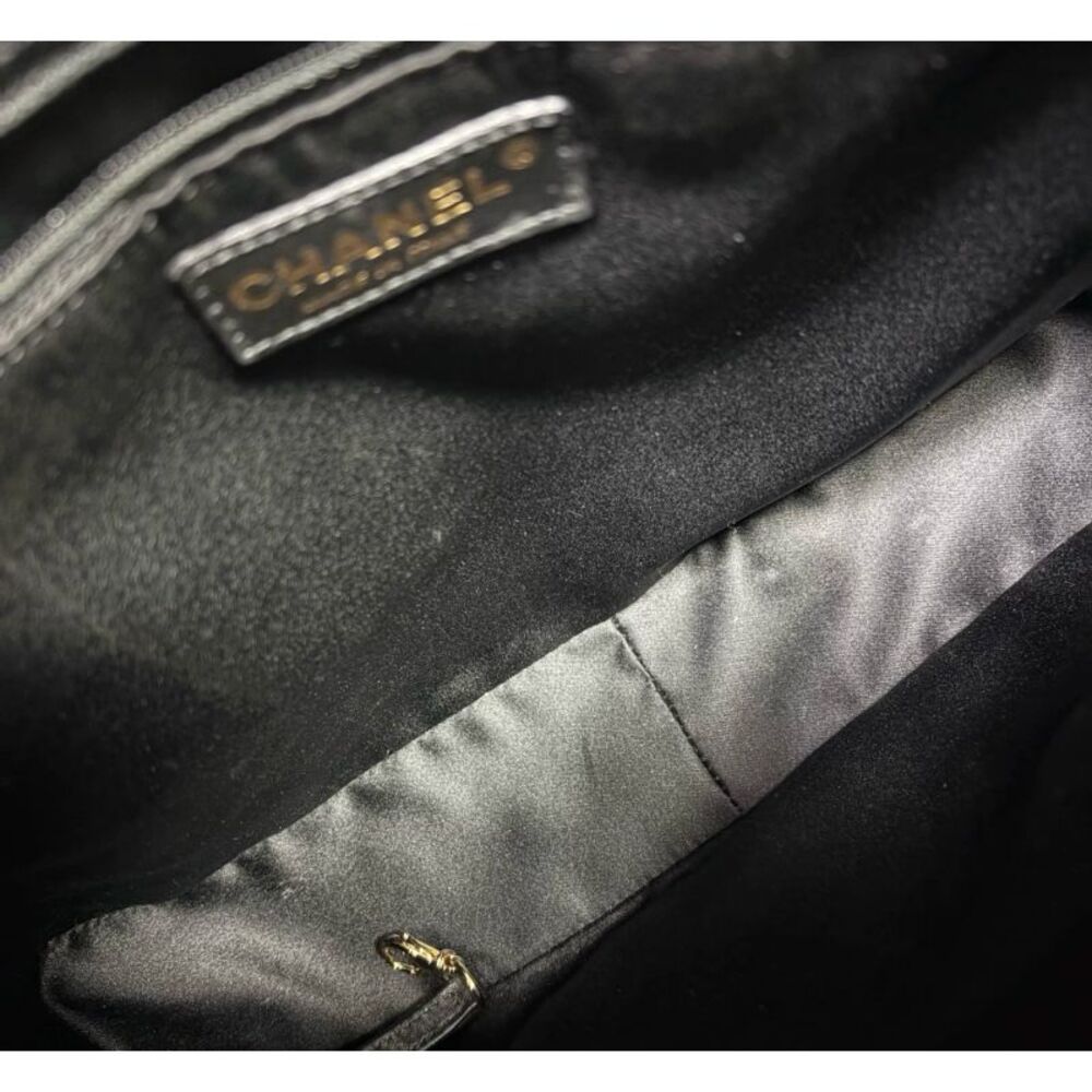 Chanel Women Pre-Loved Bag Very Good Condition - Picture 7 of 9